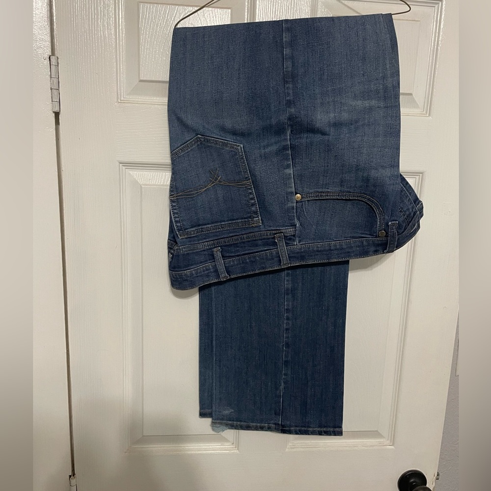 Wrangler 20x style 33, 36x36 relaxed fit slightly used.